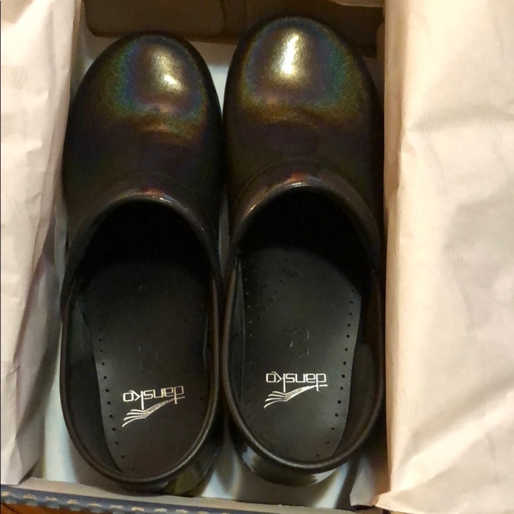 Dansko size 9.5 (euro size 40)
